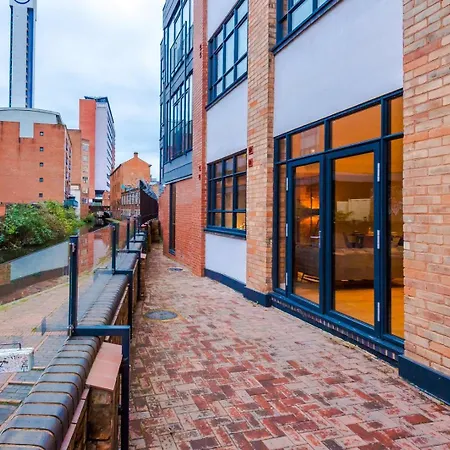Wifi | 2bedrooms | 10min Away To Major Attractions